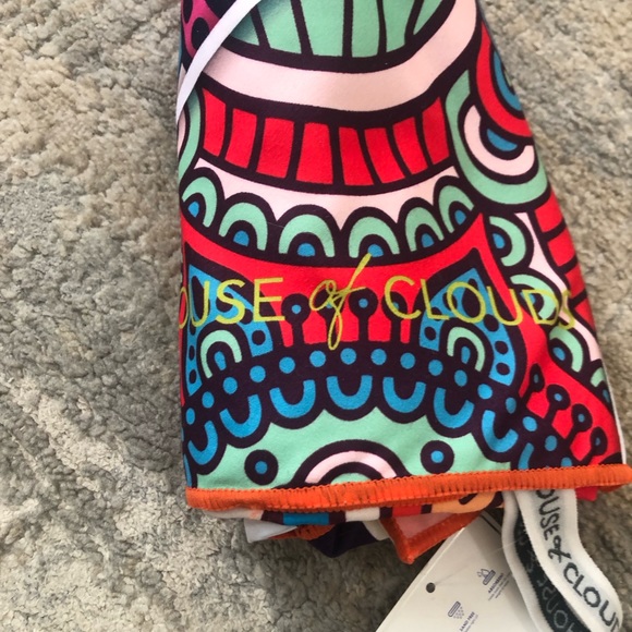 House of Clouds NWT Microfiber Beach Towel Quick Dry Sand Free Colorful Print - Picture 9 of 11